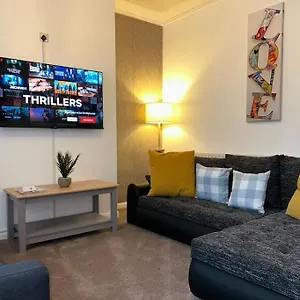 Homely 3 Bed House Halifax Exley